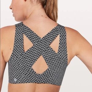 MONOCHROMATIC BLACK WHITE LULULEMON ENLITE SPORTS BRA. NEW WITHOUT TAGS